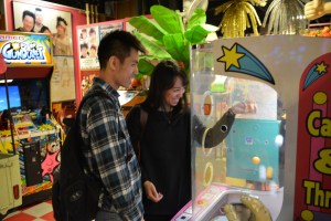 Nina and I play toss the ball in the clown pig's mouth, the original source of inspiration for Mario Galaxy